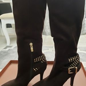 Brand new BCBGeneration brown suede boots size 7.5
